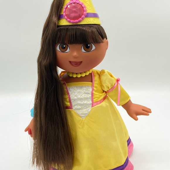 VINTAGE - DORA THE EXPLORER MAGIC HAIR FAIRYTALE TALKING/SINGING DOLL - Picture 3 of 9